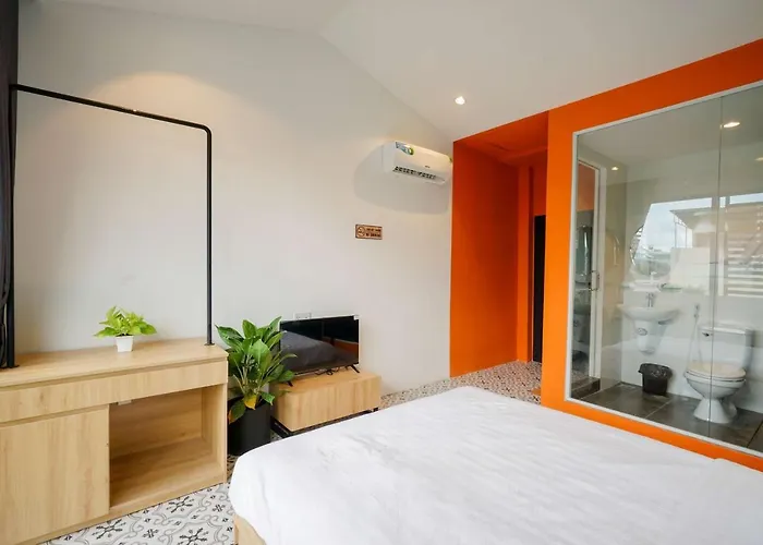 Lá Hotel Hàng Xanh